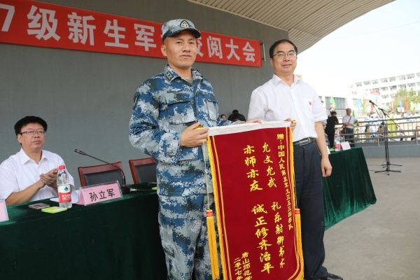 beat365召开2017级新生军训校阅大会