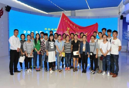 beat365师生参加2015年“全国科普日”暨唐山科普节开幕式活动