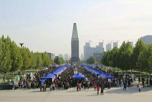 beat365师生参加河北师大毕业生供需洽谈会