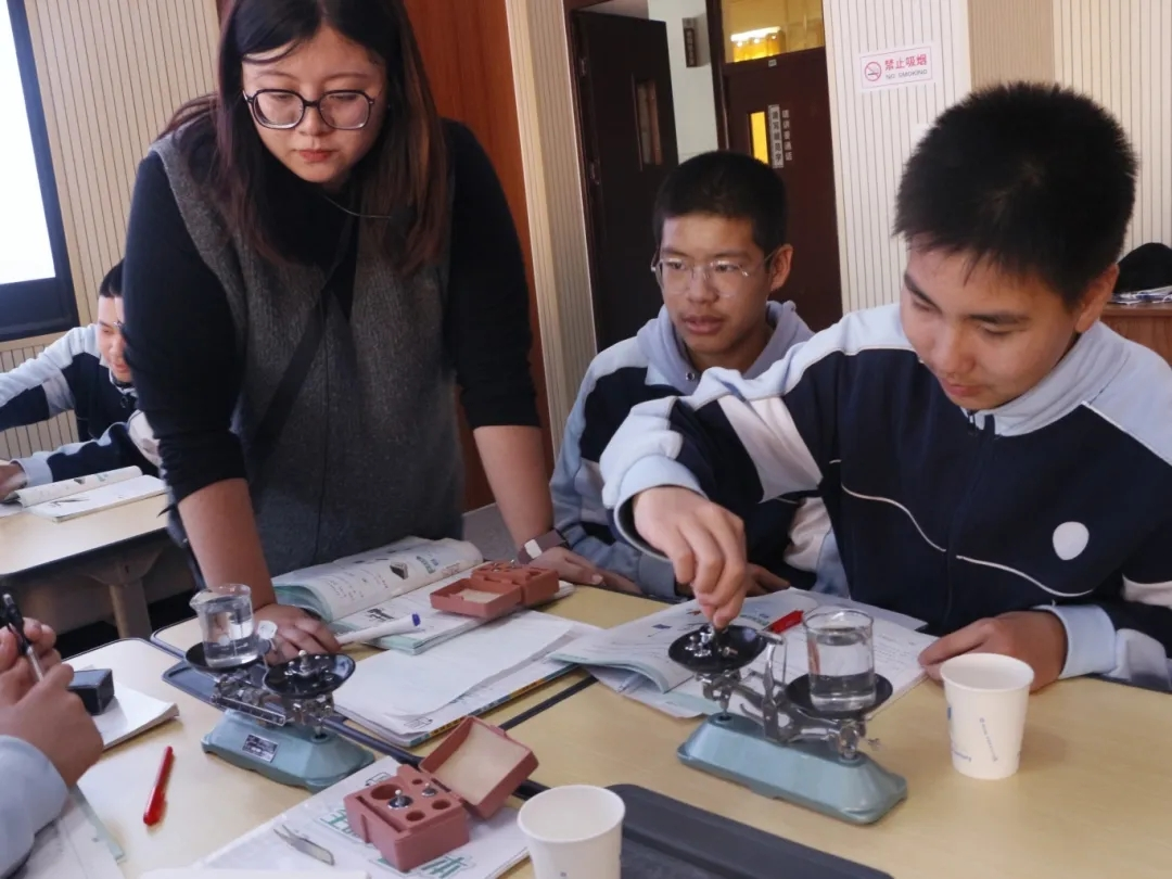 ​良师导航，同栽栋梁之才——beat365物理科学与技术学院2022级物理学学生前往唐山市二十七中进行教育见习