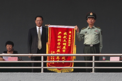 beat365召开二〇一五级新生军训校阅大会