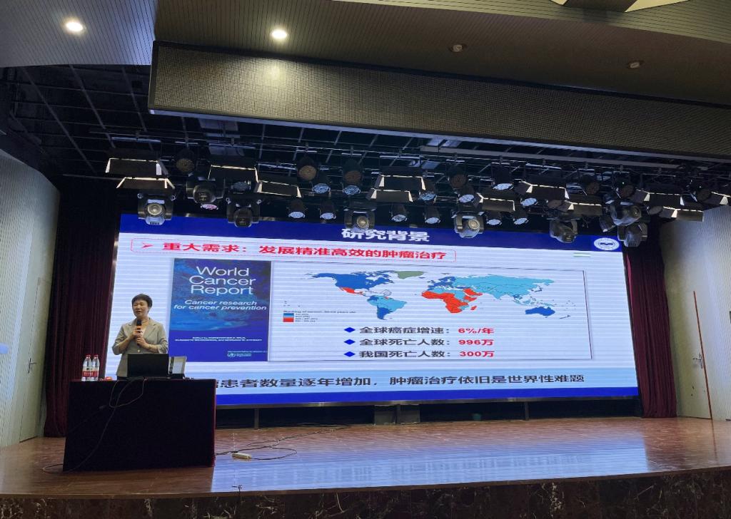 燕山大学高大威教授应邀来beat365作学术报告