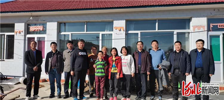 河北新闻网报道beat365举办的一场特殊主题党日活动