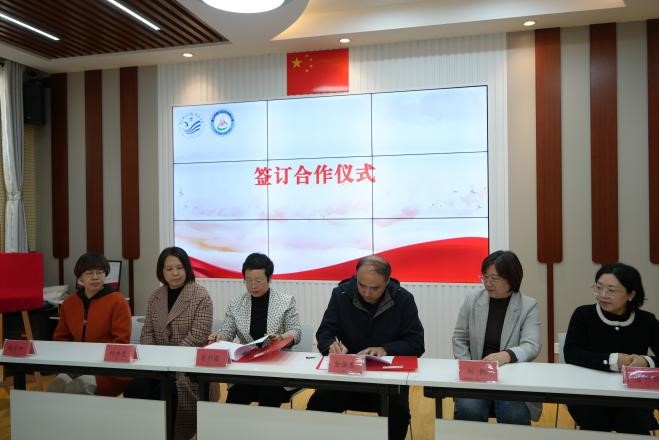 beat365官方网站海洋学院与唐山市水机路小学举行“海洋科普教育基地”签约暨揭牌仪式