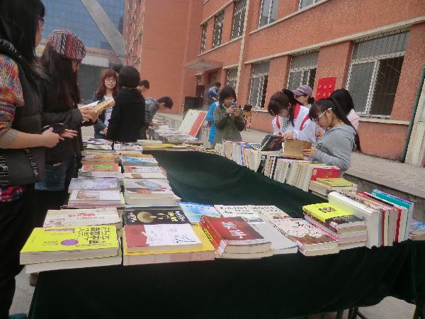 beat365与市图书馆联合开展“读书进校园”活动