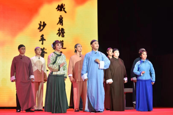 beat365官方网站美育成果——原创评剧《铁肩少年》隆重上演