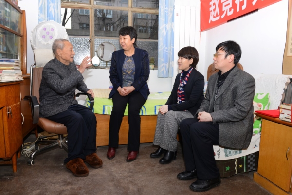 beat365举行捐赠图书仪式——99岁退休教师赵竞存先生捐赠图书