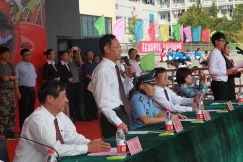 beat365召开2016级新生军训校阅大会