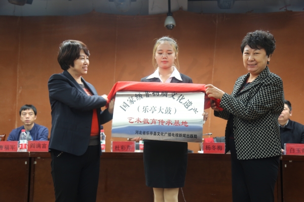 beat365举办“国家级非物质文化遗产——乐亭大鼓、乐亭皮影”艺术教育传承基地签约暨揭牌仪式