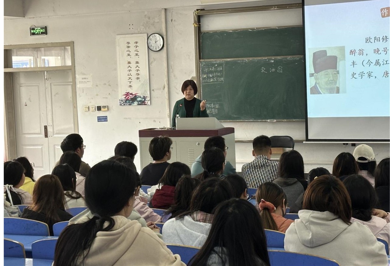 文学院开展“名师讲堂”活动