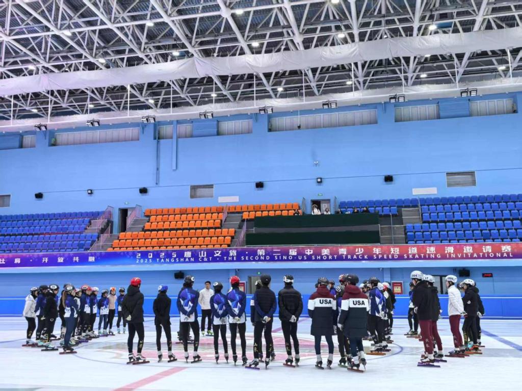 外国语学院青年志愿者助力第二届中美青少年短道速滑邀请赛   