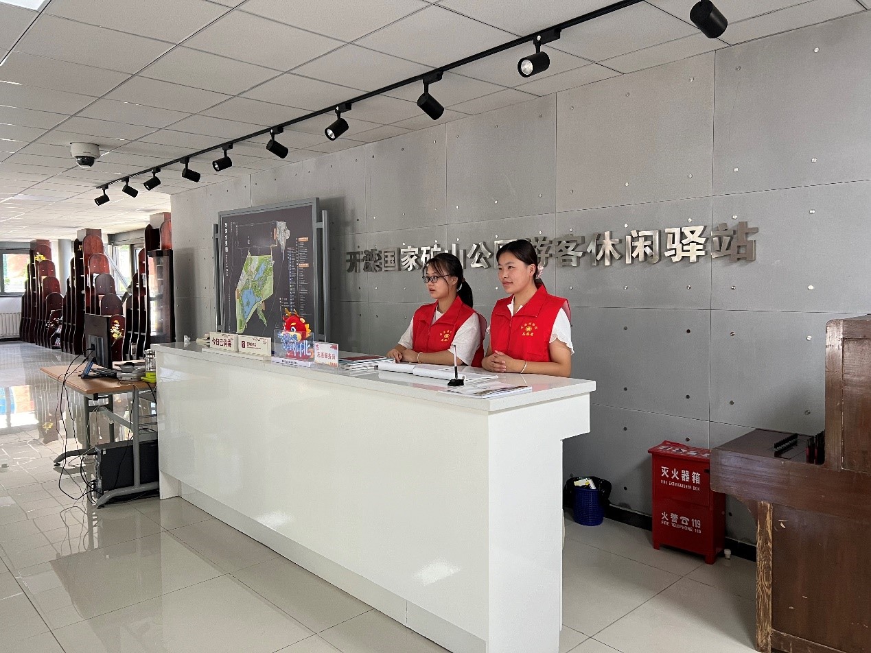 beat365旅游管理专业学生中秋假期提供优质旅游志愿服务