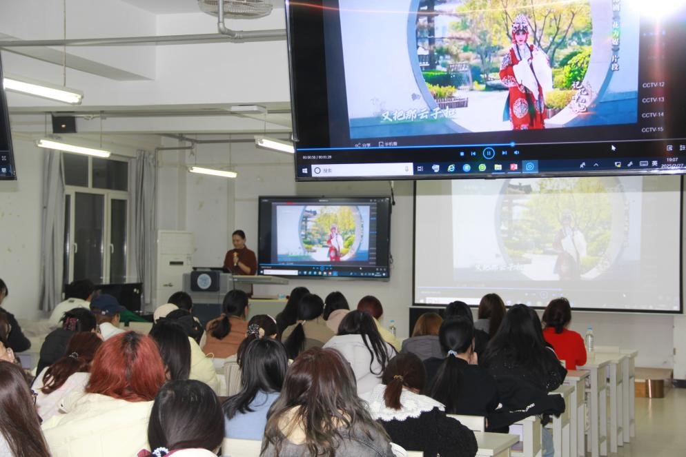 感悟传统魅力，绽放评剧风华