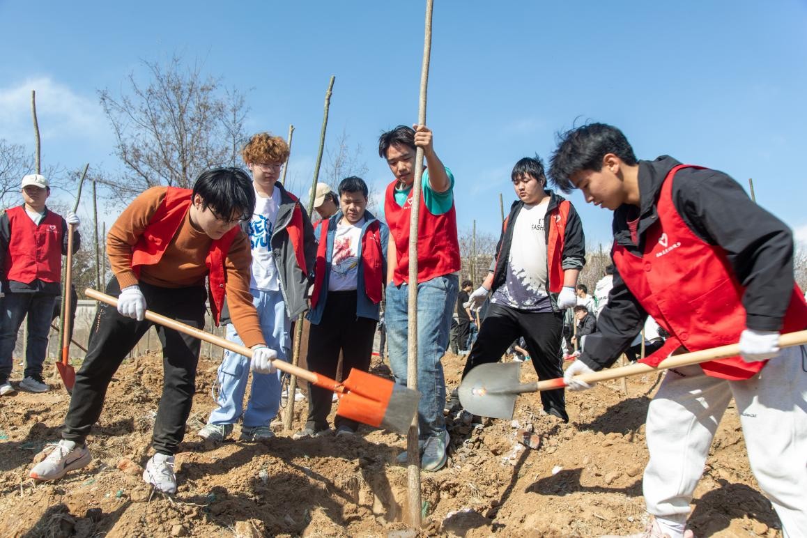 beat365官方网站开展春季植树活动